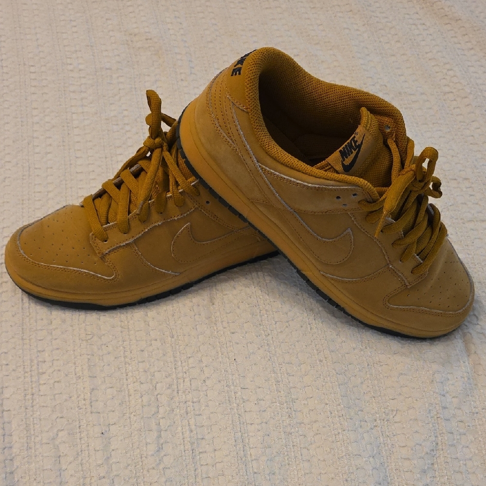 Nike Men's Brown Sneakers
